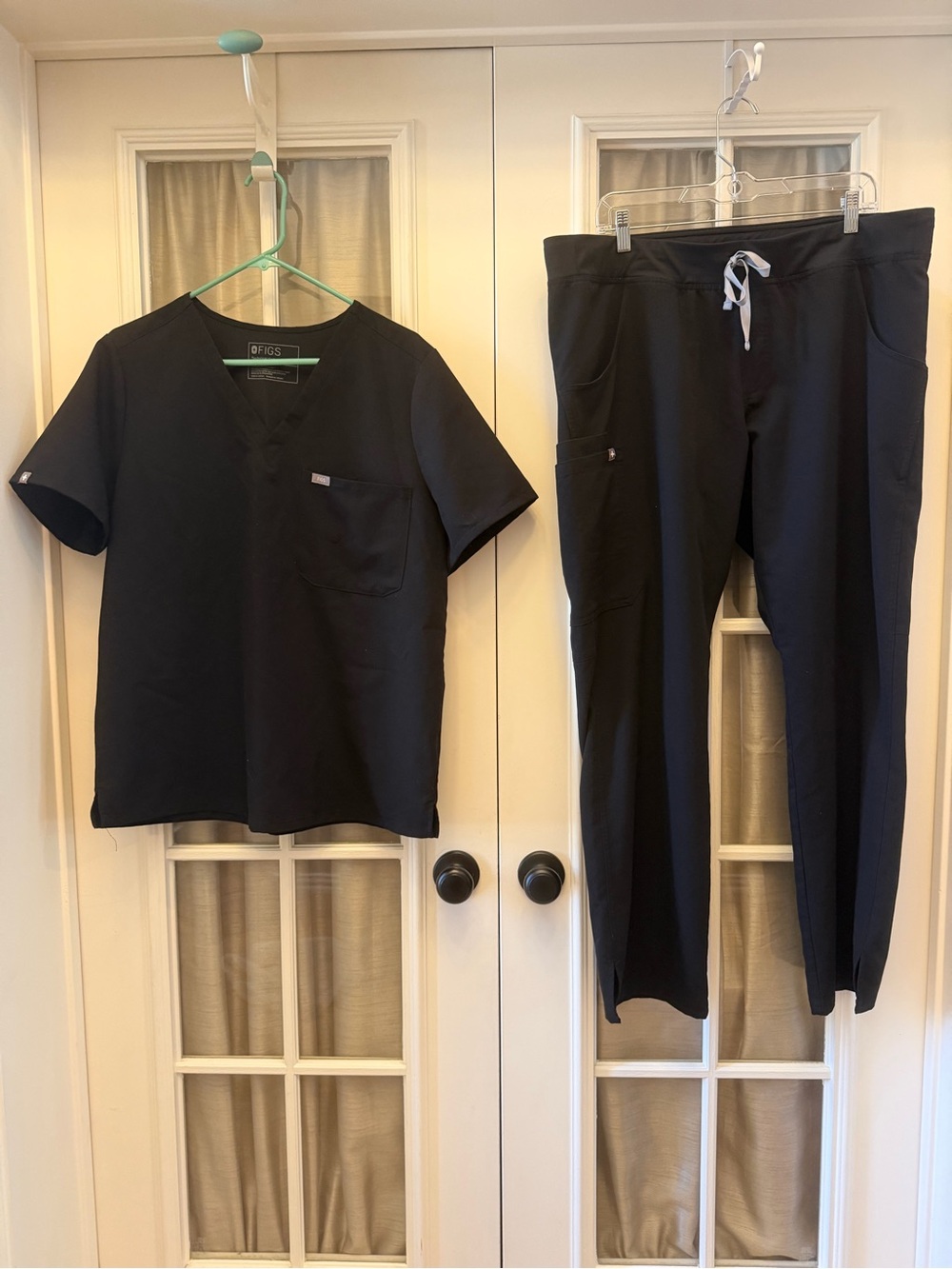XL Back Women’s Figs Scrubs Set w/ Kade Cargo Pants EUC